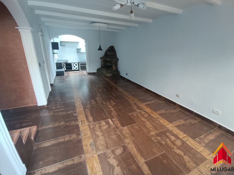 Casa disponible para Arriendo en Envigado con un valor de $4,200,000 código 3145